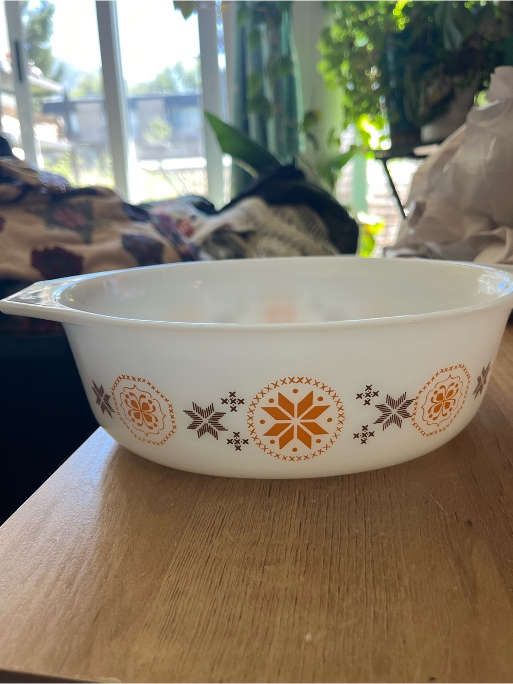 VTG PYREX 045 2 1/2 Qt  OVAL TOWN & COUNTRY Casserole Dish-Wht,Orange,Brn No Lid